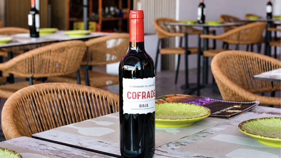 Outdoor dining terrace with sea view in Torremolinos